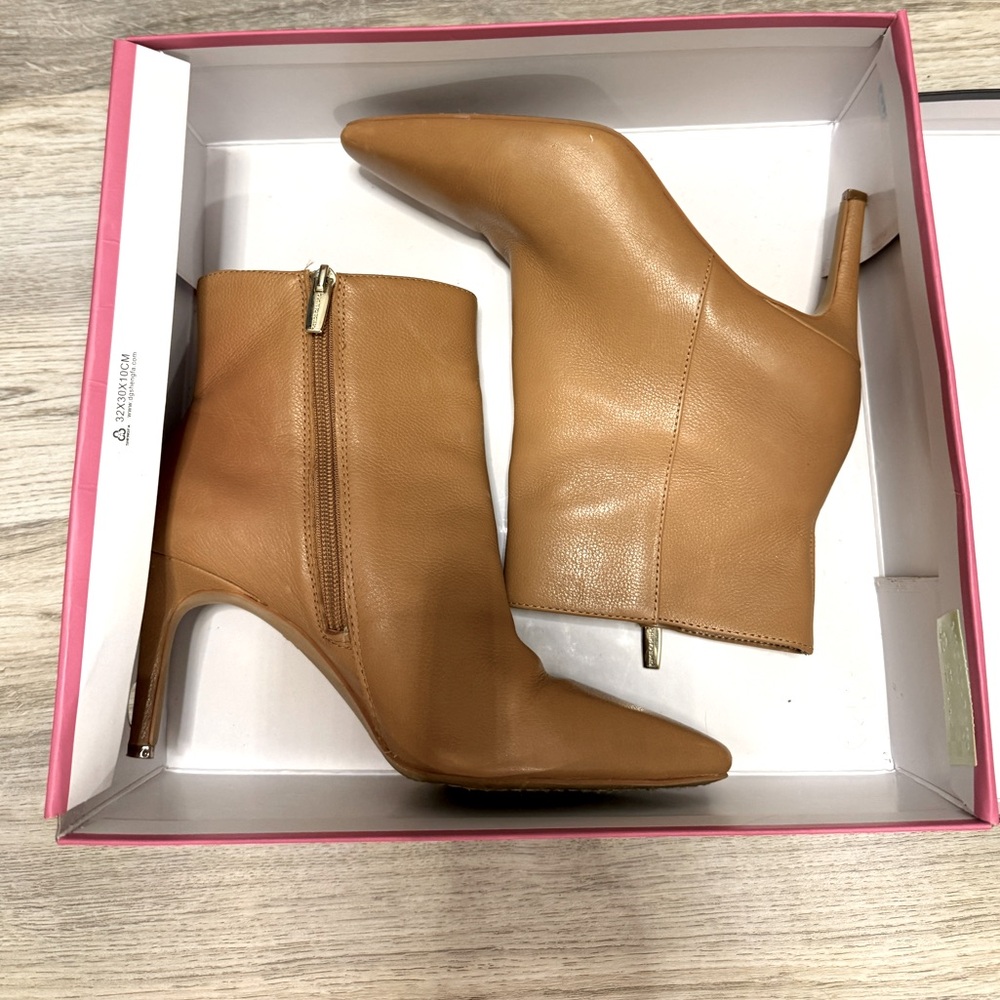 Vince Camuto high heeled Booties in tan/camel